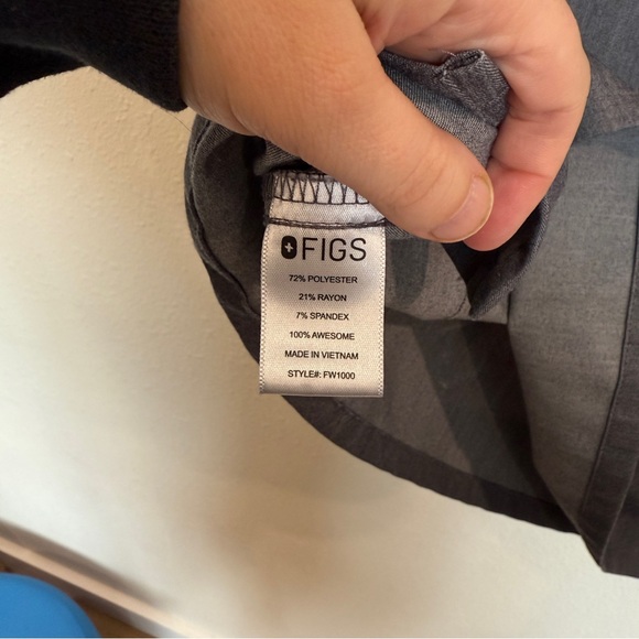 FIGS Caterina One Pocket Scrub Top in Graphite | Size XXS - Picture 5 of 5